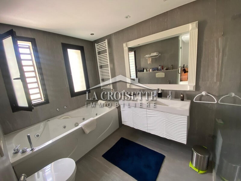 Villa S+3 avec piscine et studio indépendant à La Soukra